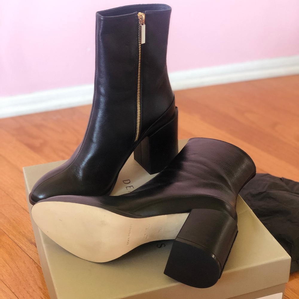 Dear Frances Spirit boots. NEW. Size: 8.5